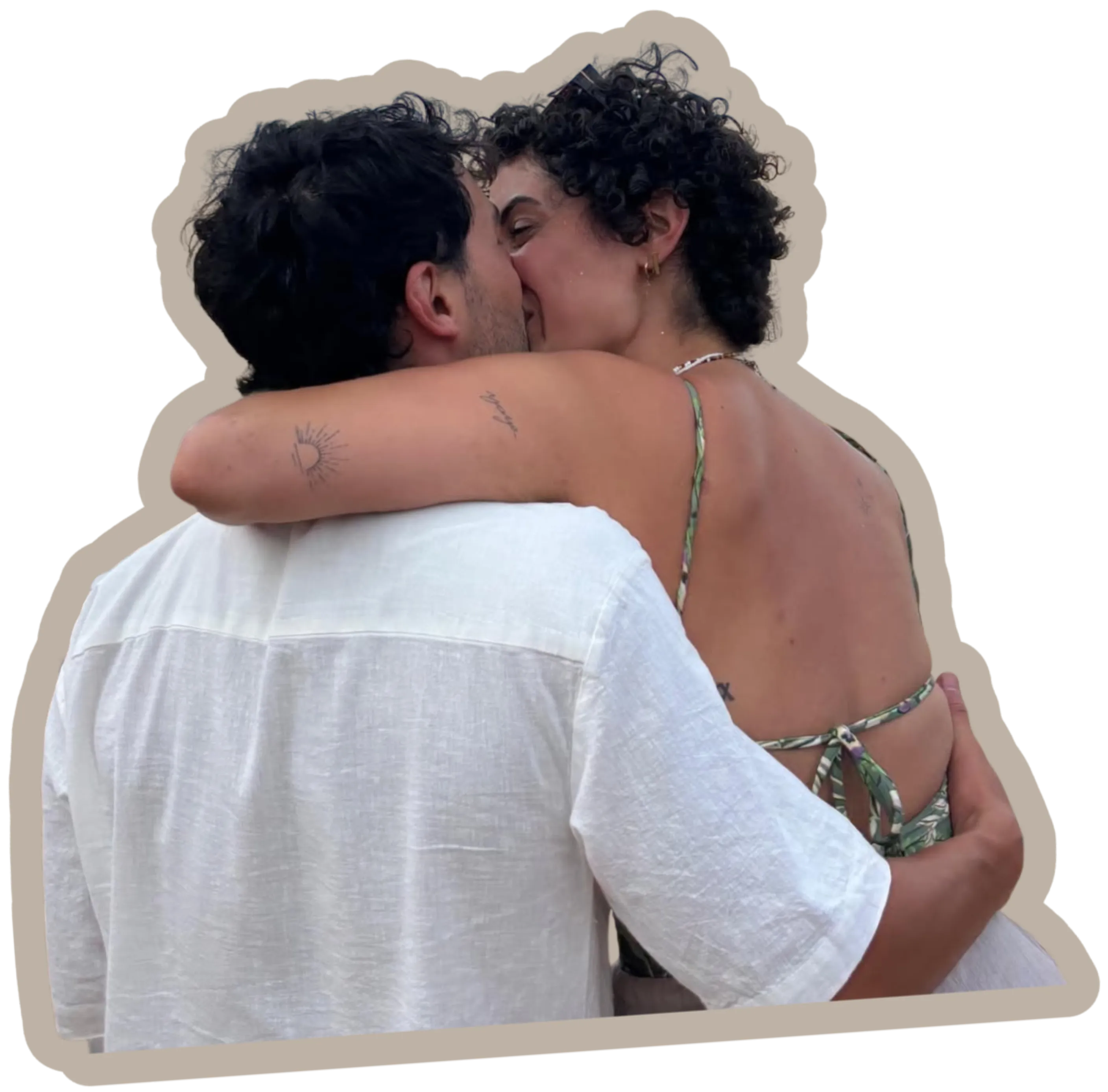 Marisol y Santi abrazados